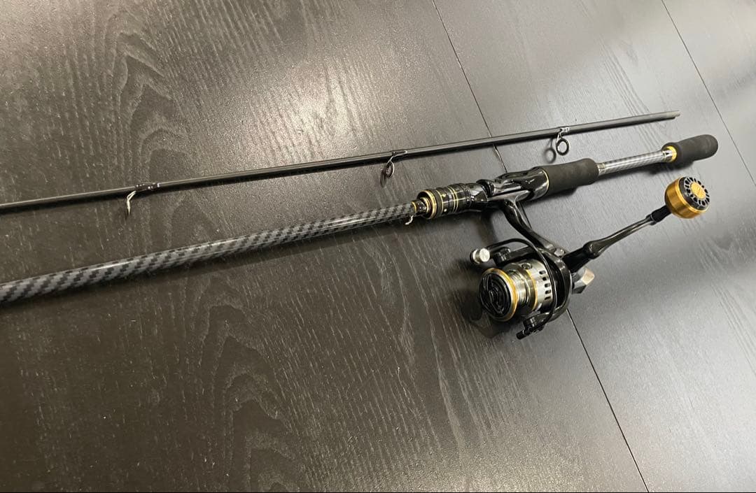 ルアー釣りデビュー2ピーススピニングロッド（180cm)2000番リールライン付