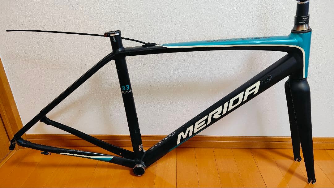 MERIDA 　ロードバイク　アルミフレーム 　スクルトゥーラ　カーボンフォーク