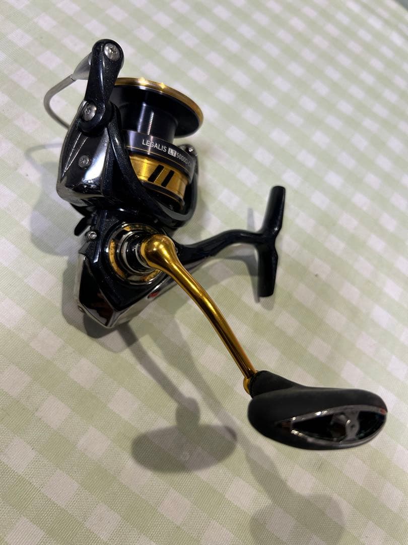 Legalis LT5000D-CXHスピニングリール 黒/金 軽量デザイン