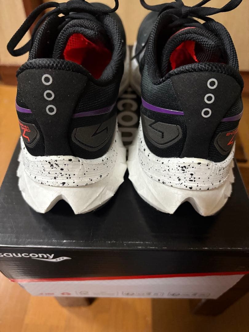 Saucony サッカニー エンドルフィンスピード４　25.5cm 2E