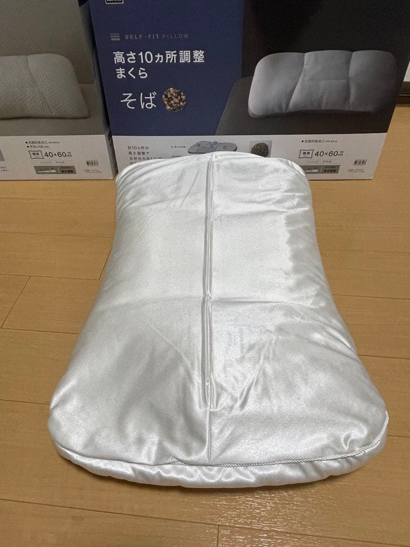 【極美品】高さが10ヵ所調整できるまくら (パイプ)（そば）ニトリNITORI