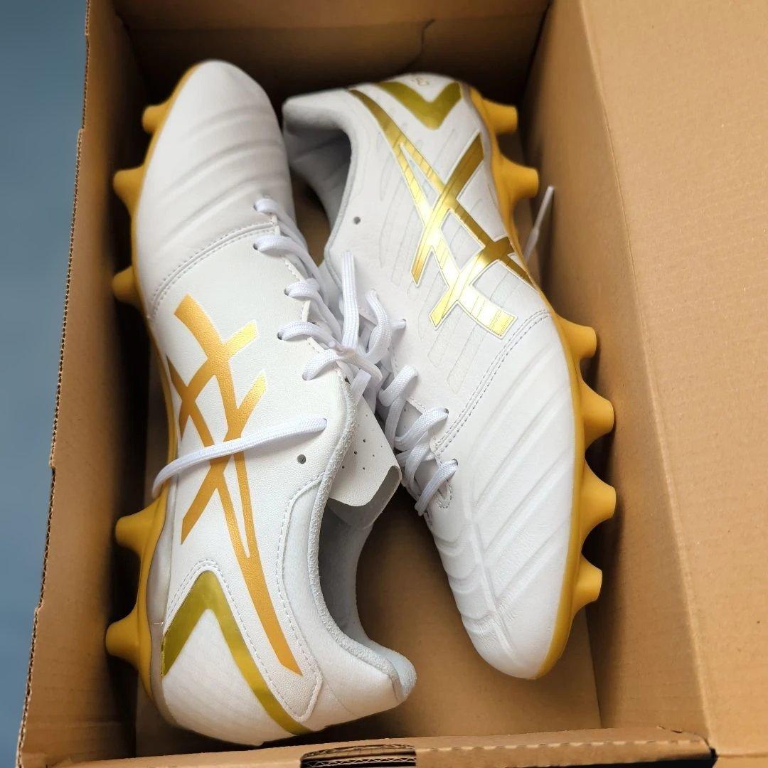 新品未使用　ASICS サッカーシューズ ホワイト/ゴールド　26.5cm