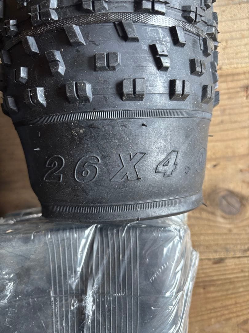 26 X 4.0 ファットバイク用 タイヤ チューブ付き