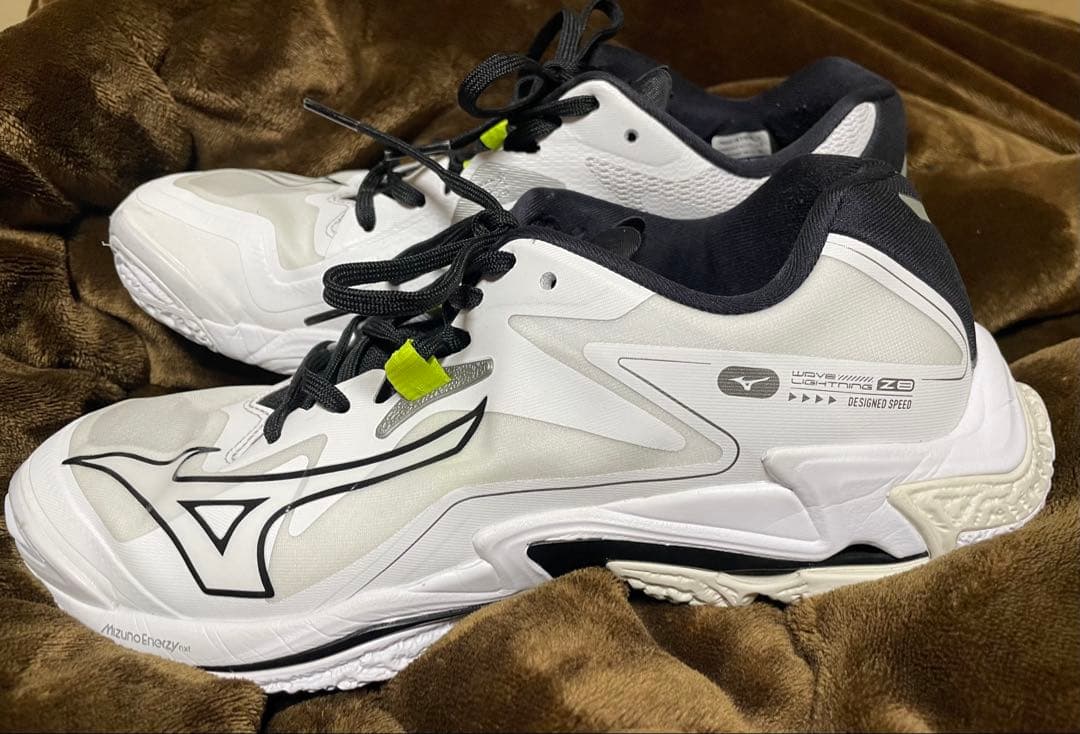 MIZUNOミズノウエーブライトニングZ8バレーボールシューズホワイト27cm靴