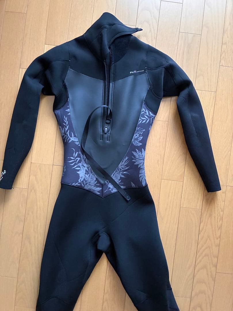 MLサイズ フルスーツ　ウエットスーツ　女性