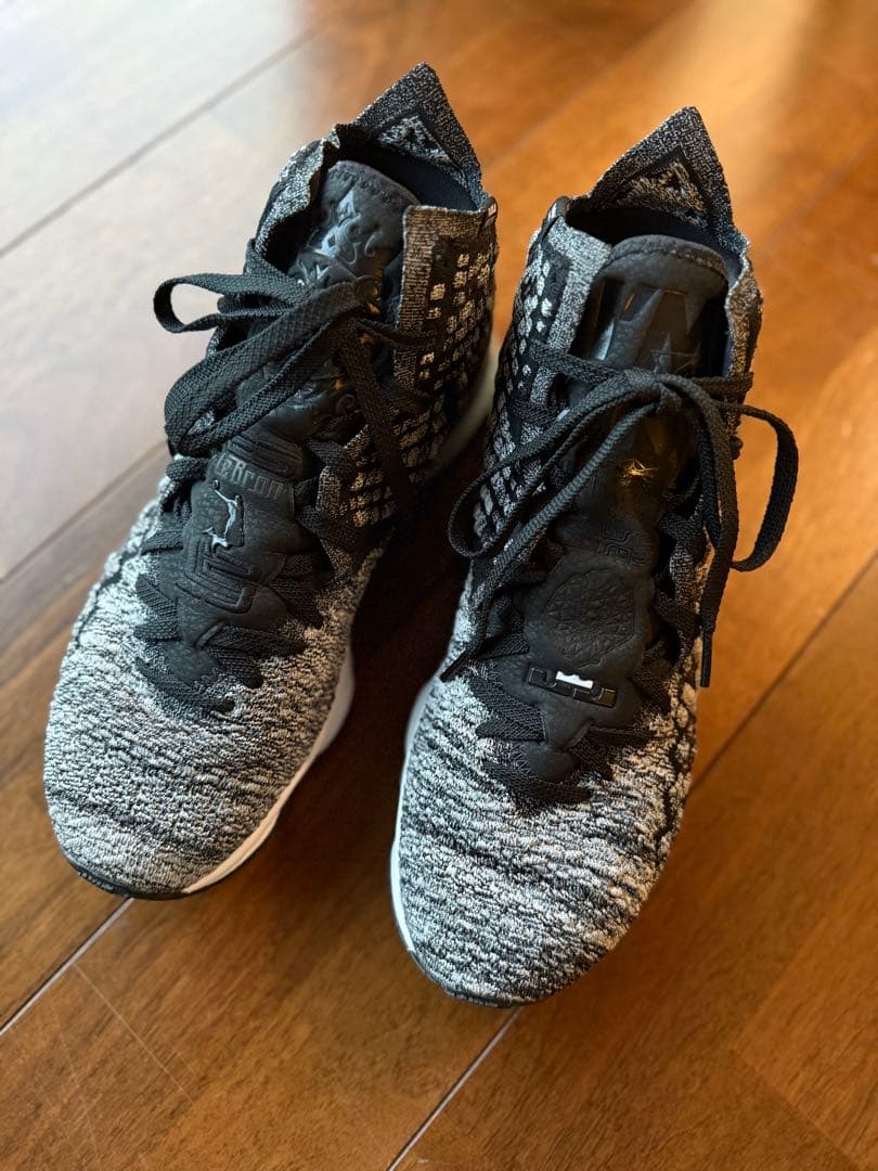 NIKE LEBRONバスケットボールシューズ ブラック/グレー