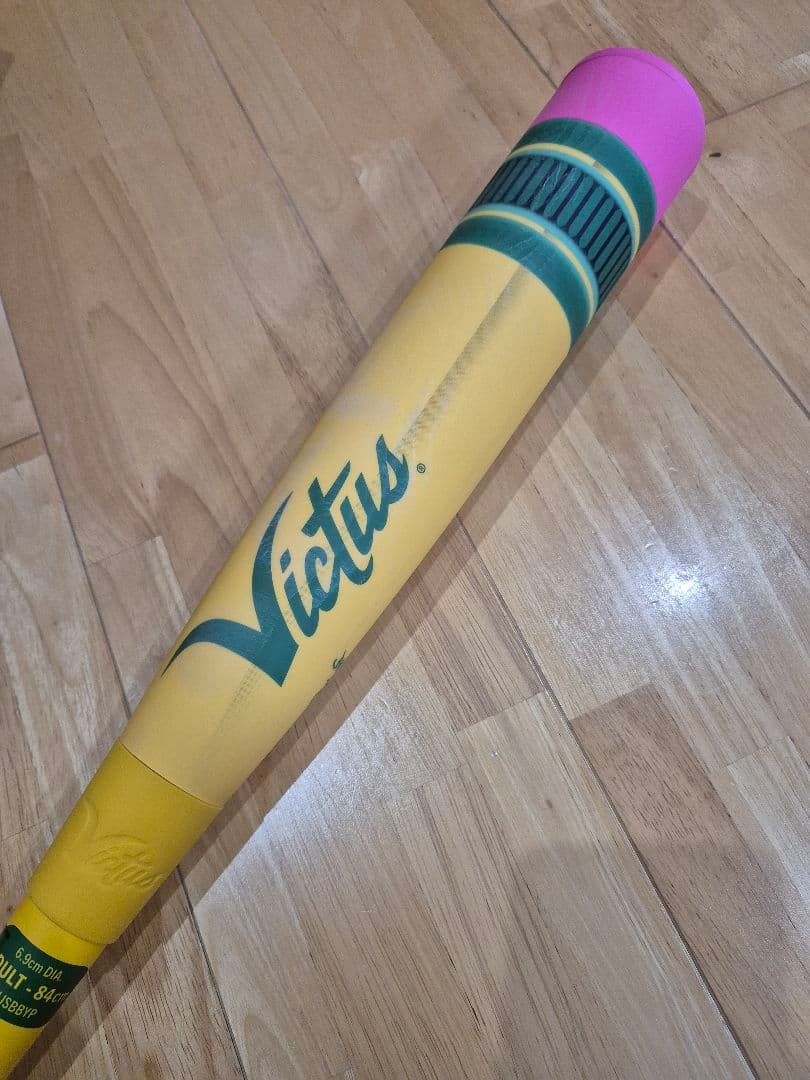 【美品】ペンシルバット Victus 軟式バット 84cm