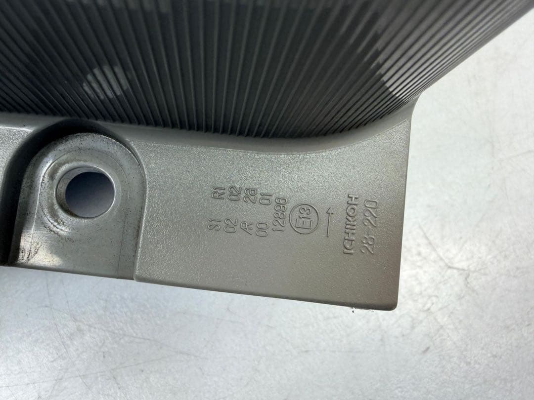 ヴォクシー ZRR70W 75W 純正 右 テールランプ イチコ28-220
