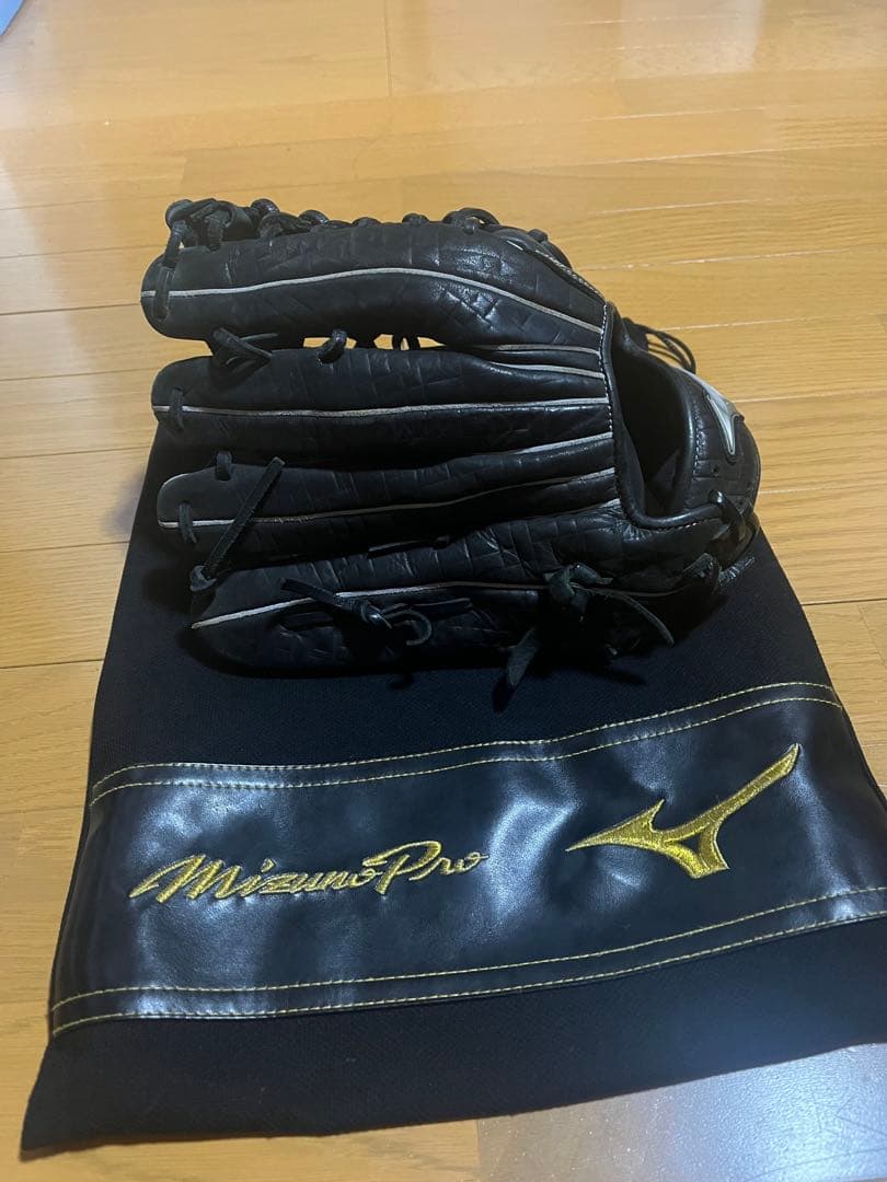 ミズノ黒 レザー 野球グローブ(外野手用)収納袋付き⭐️限定品⭐️