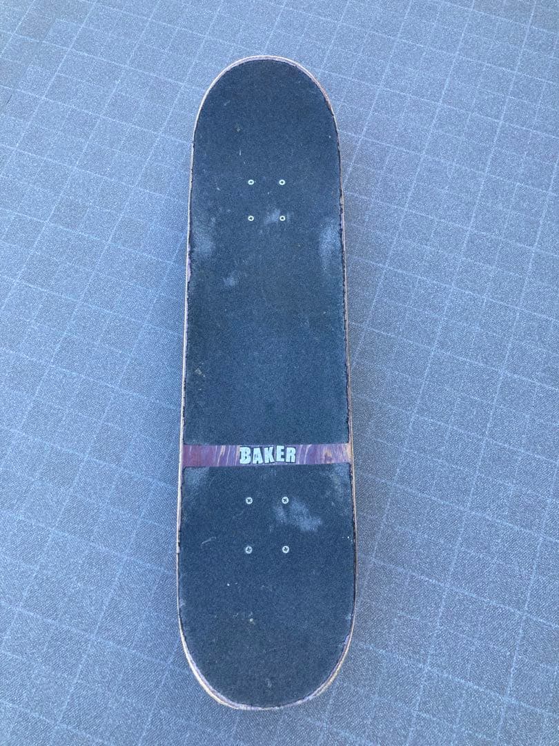 スケートボード　BAKER