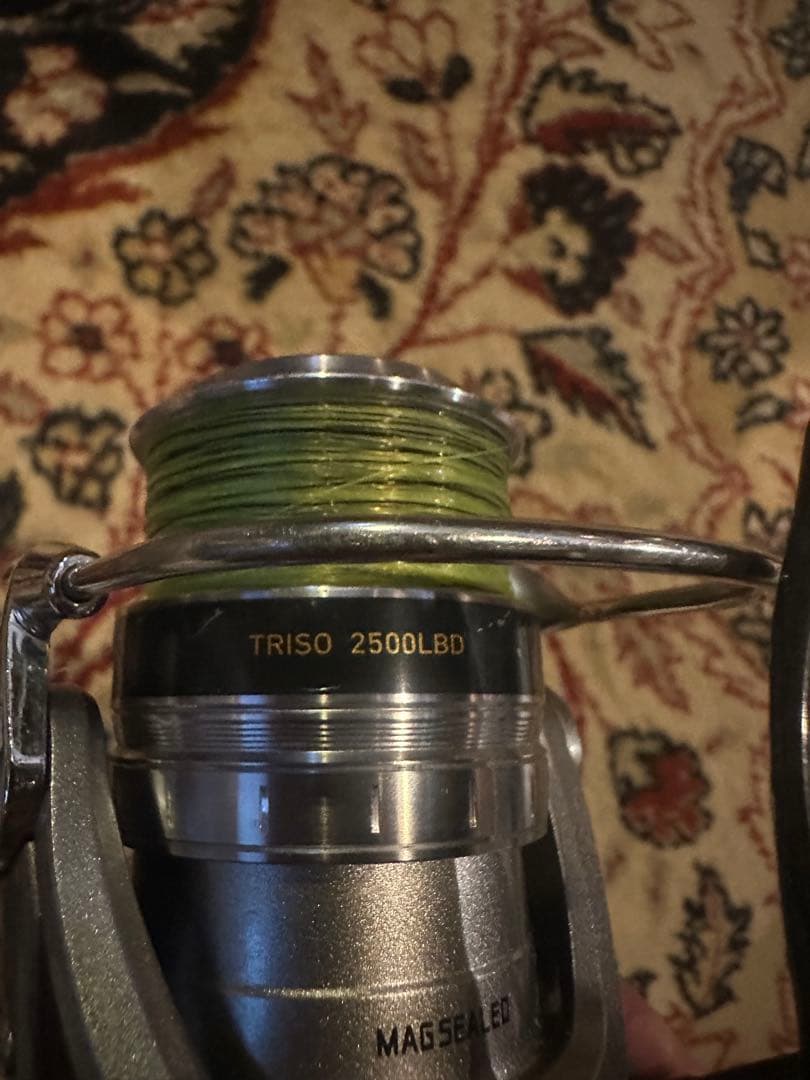 TRISO 2500LBD スピニングリール　レバーブレーキ