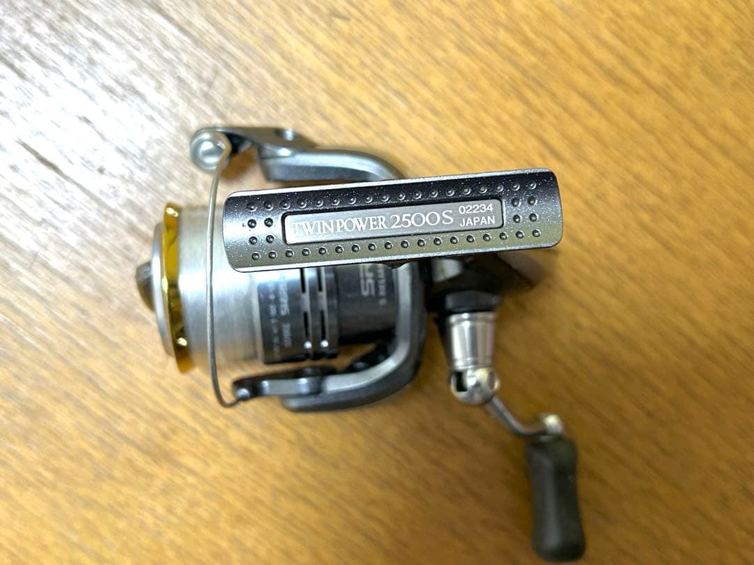 TW POWER 2500S シマノスピニングリール　【ジャンク扱い】