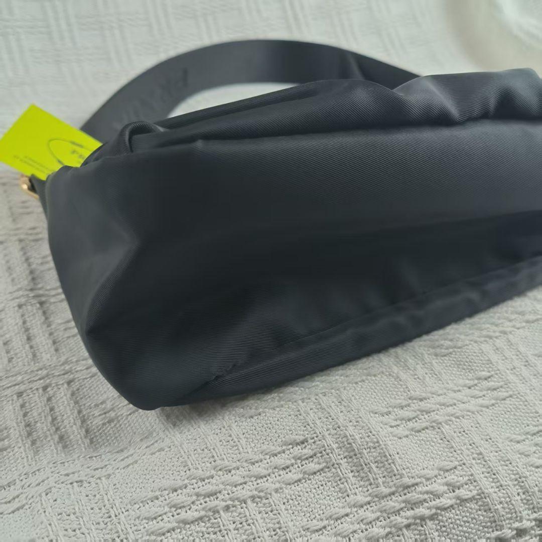 PRADA ノベルティ ブラック ショルダーバック ナイロンk2s