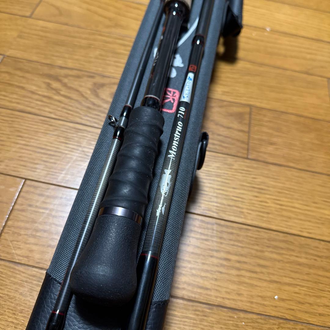 あか　ツララ　モンストロ　710 モバイル　専用ケース付