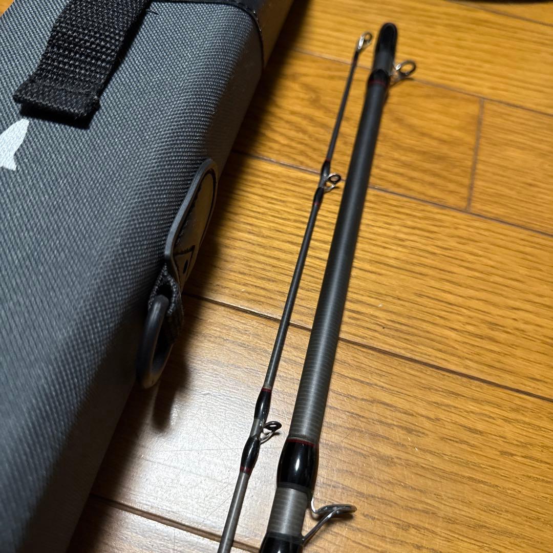 あか　ツララ　モンストロ　710 モバイル　専用ケース付