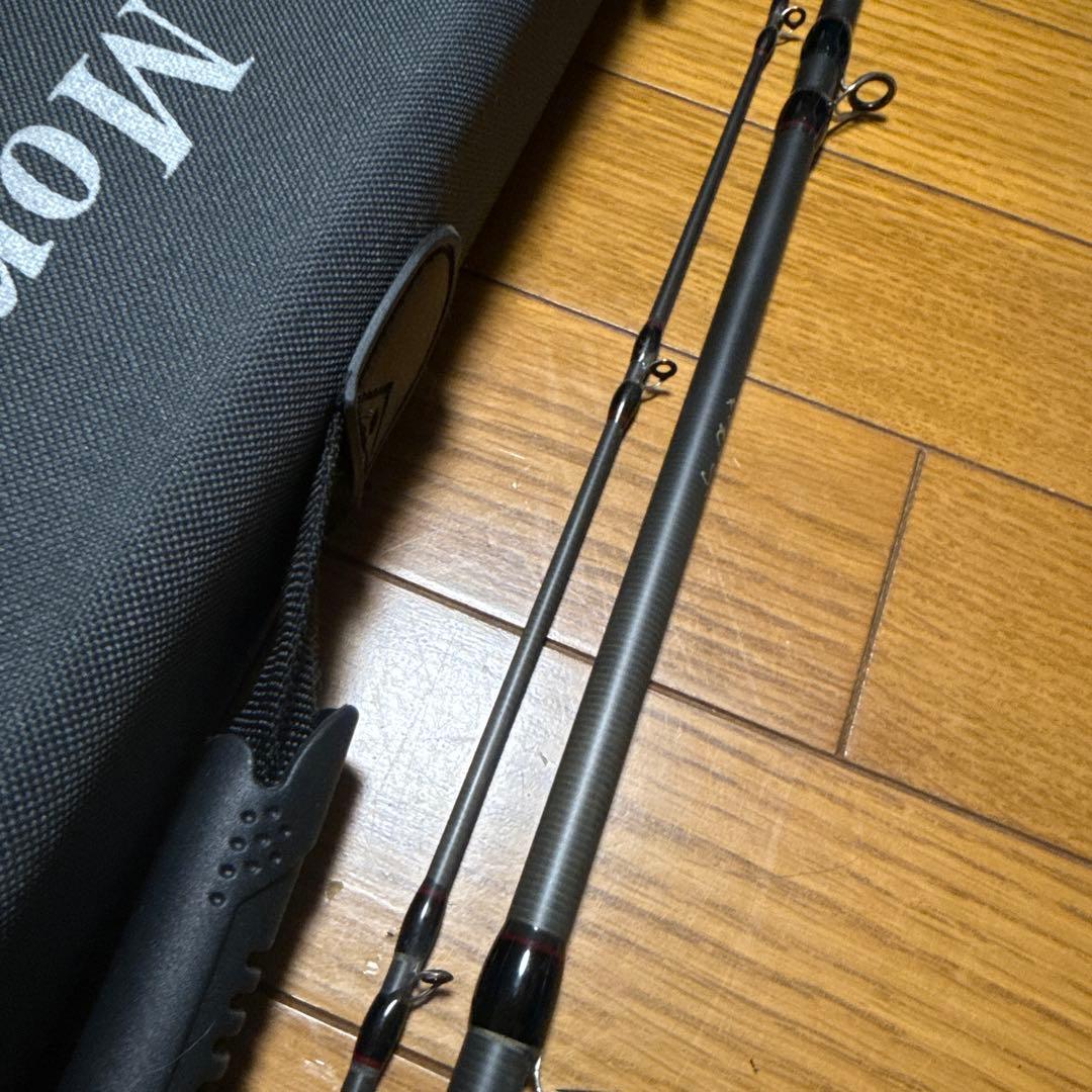 あか　ツララ　モンストロ　710 モバイル　専用ケース付