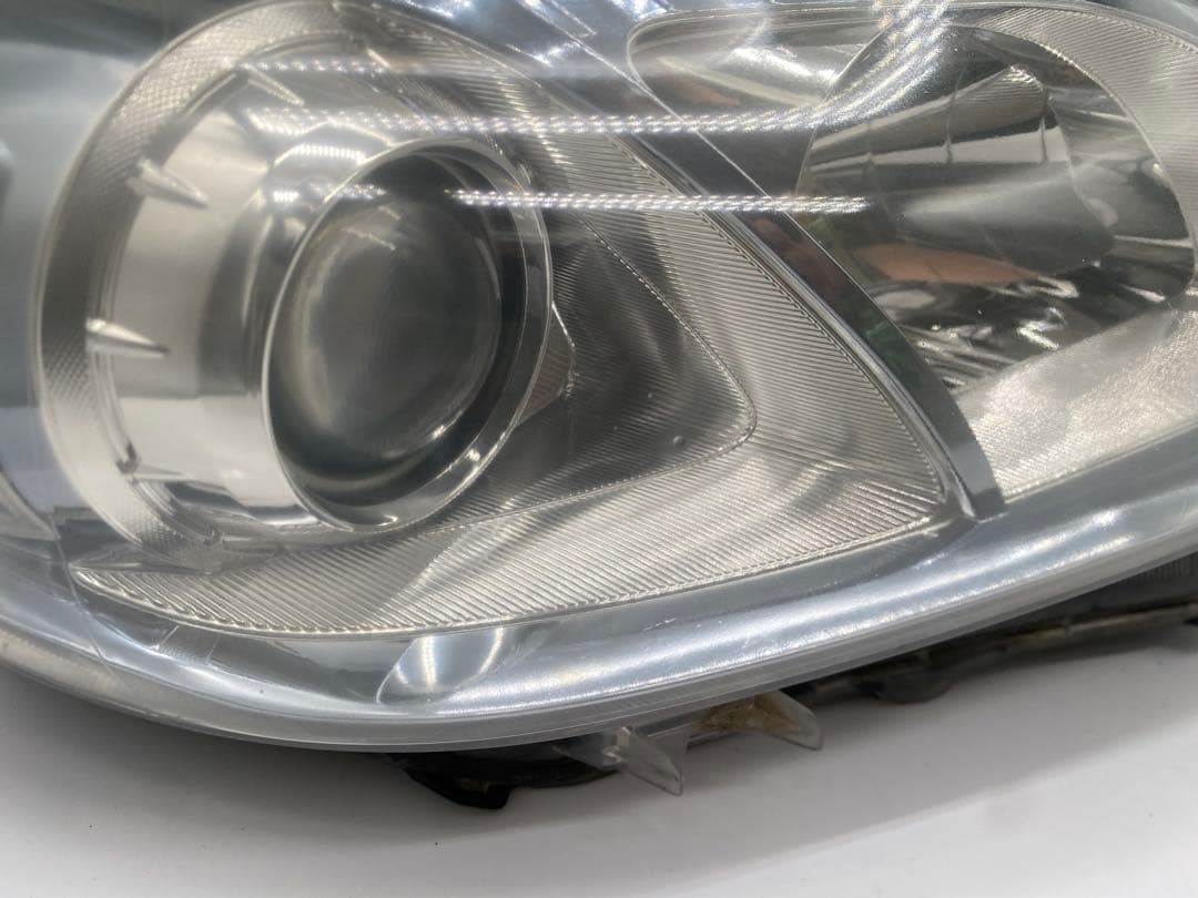 プリウス ZVW30 純正 ヘッドライト 左右HID プロジェクター点灯確認済み