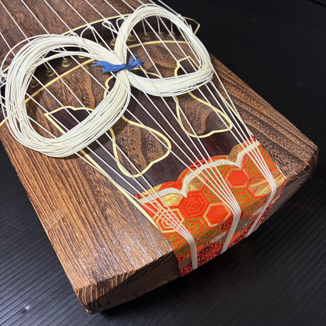 琴 筝 すだれ彫り 上角巻き 紅木装飾 金彩鶴松図 蒔絵口前 並甲 13弦 良品