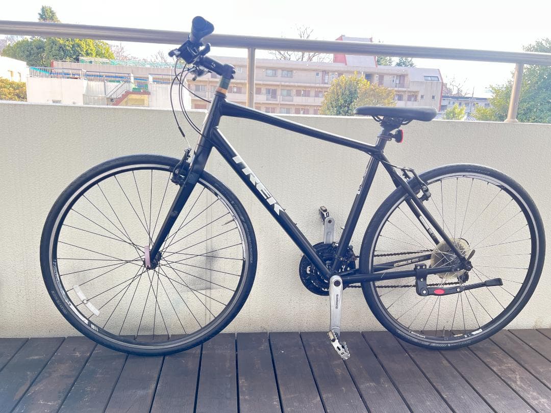 トレック ＴＲＥＫ FX7.4　シマノ２７段変速クロスバイク　５１０㎜　引取専用