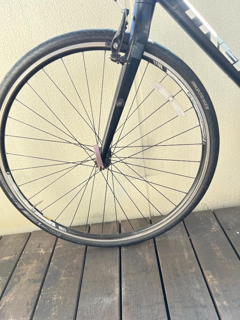 トレック ＴＲＥＫ FX7.4　シマノ２７段変速クロスバイク　５１０㎜　引取専用