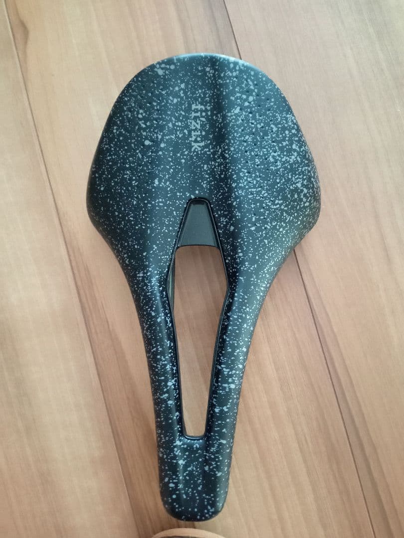 FIZIK(フィジーク) TEMPO ARGO R3 サドル