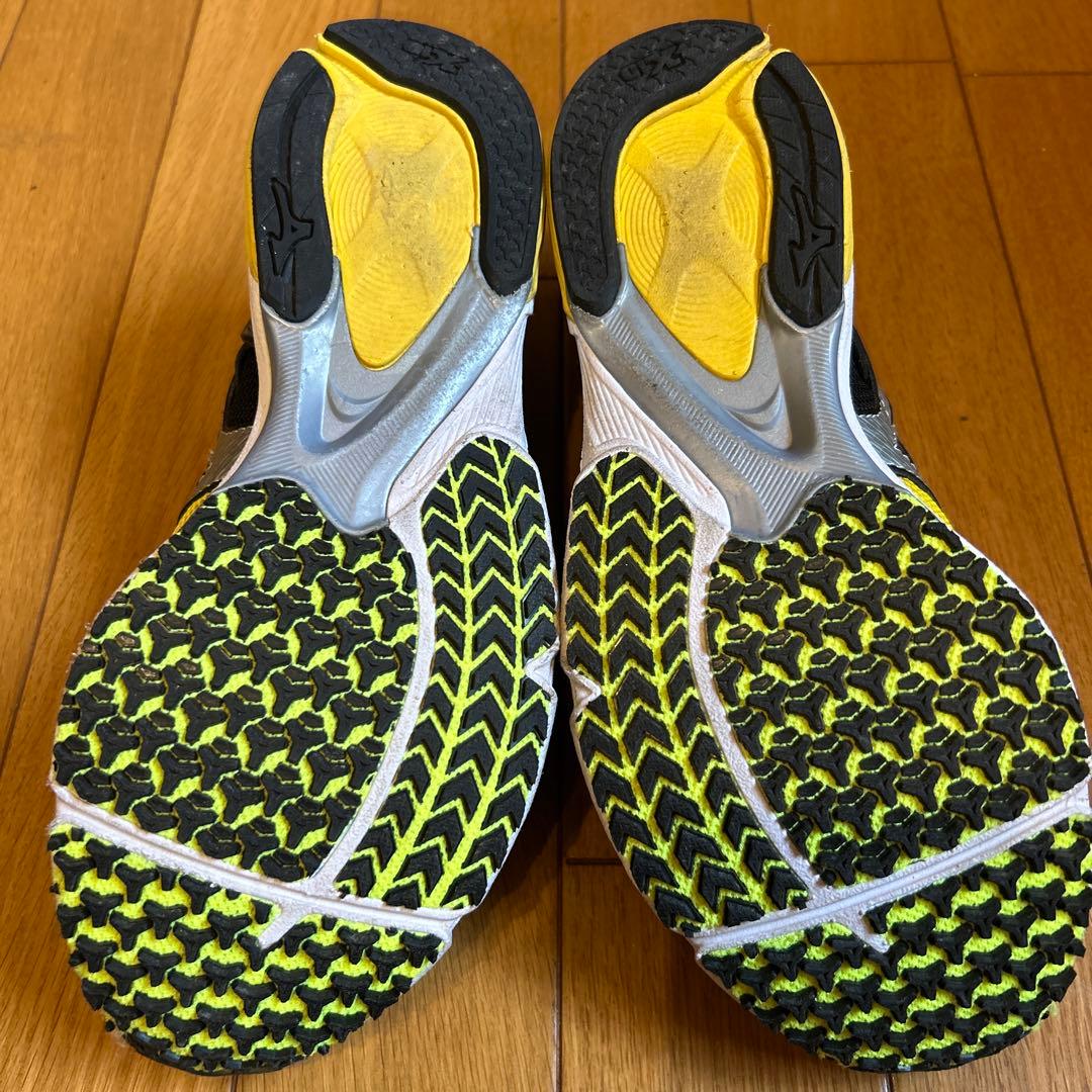 WRVE EMPEROR3 MIZUNOイエロー ランニングシューズ　25センチ