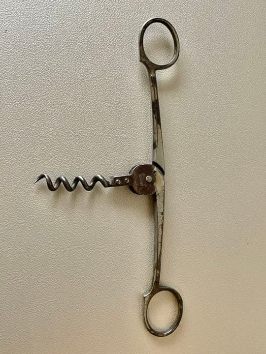ハサミ(Scissors)型のワインオープナー
