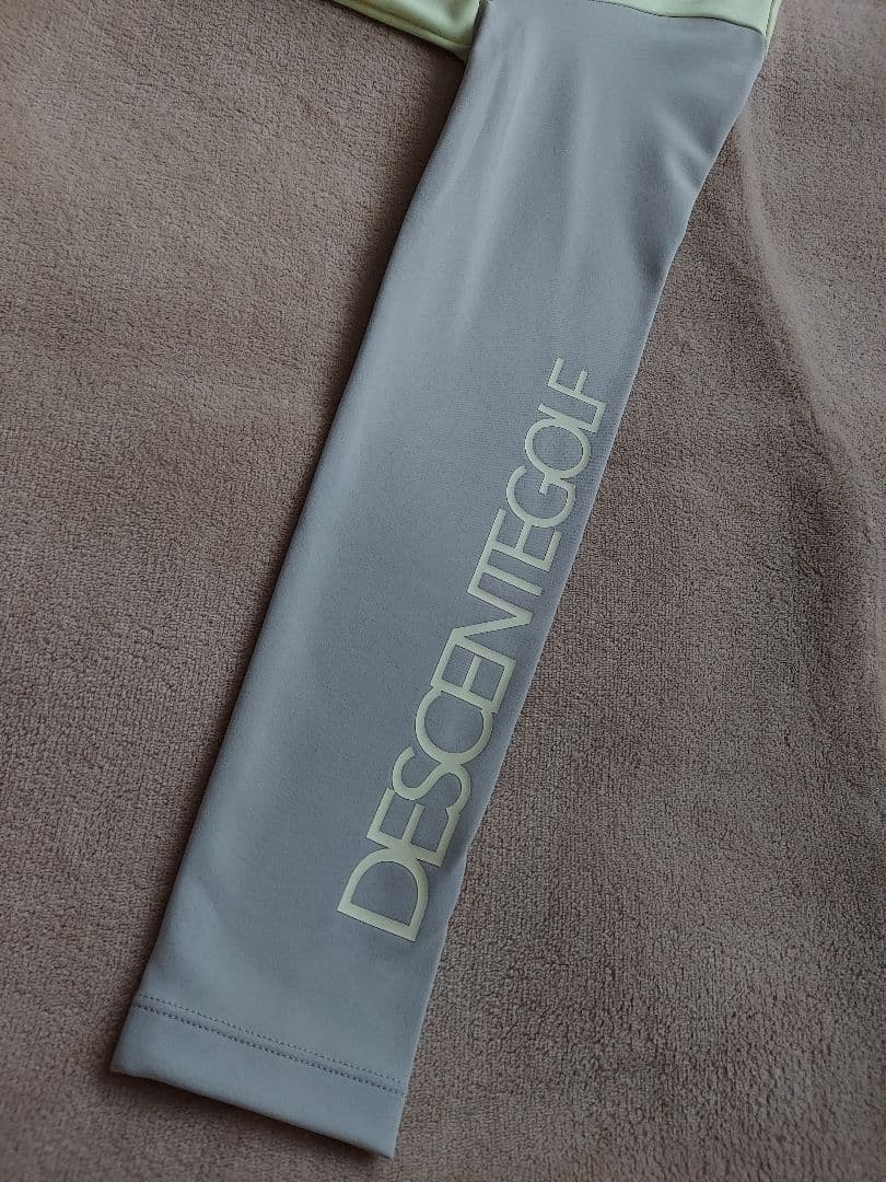 値下げ☆新品・タグ付き《DESCENTE》裏起毛☆ストレッチ☆防風機能☆トップス