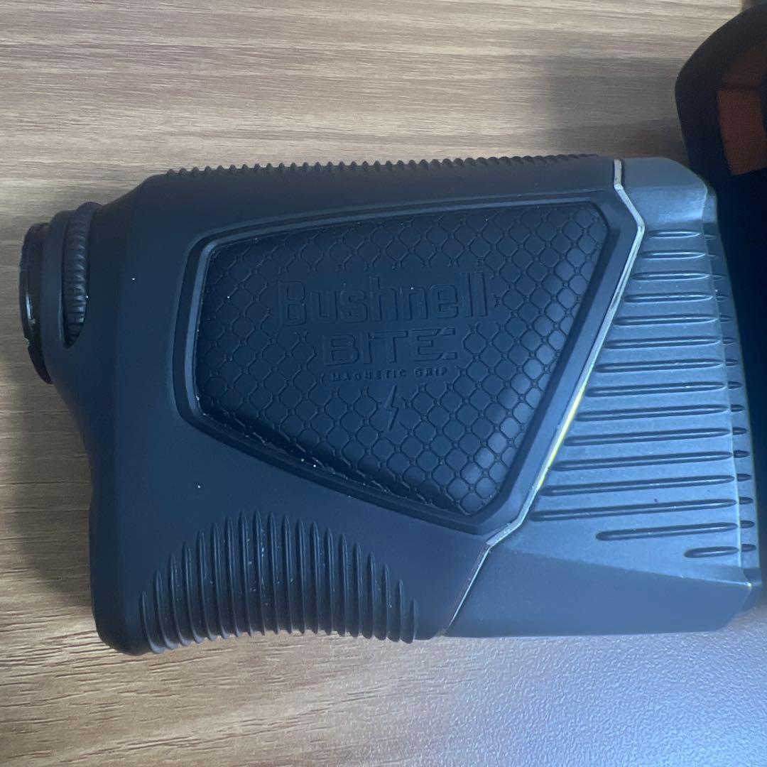 Bushnell PRO XE ゴルフ用距離計ケース付き