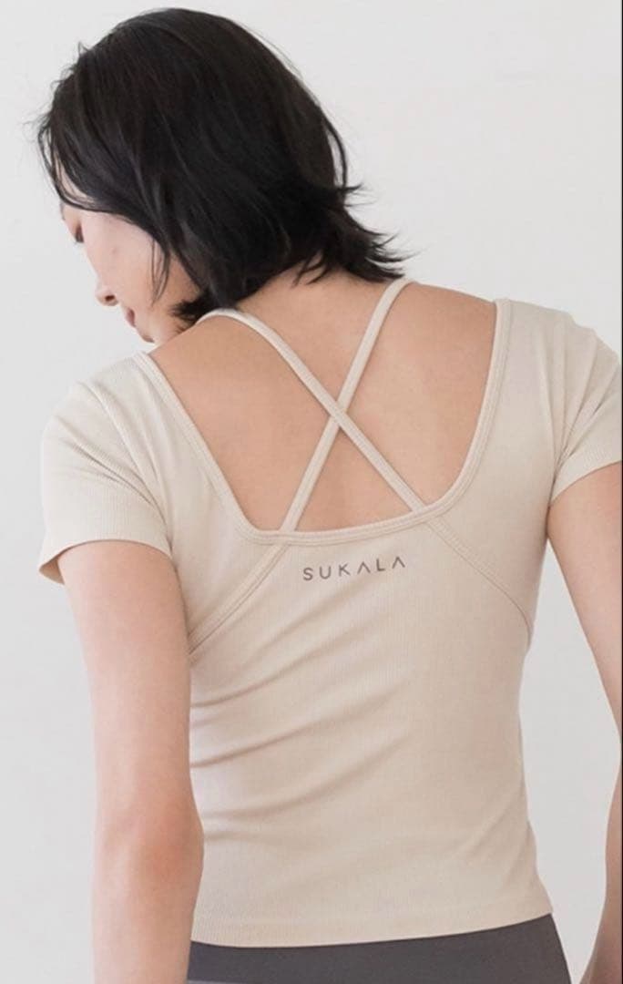 【SUKALA】カップ付きオープンネックニットTee(L/アイボリー)