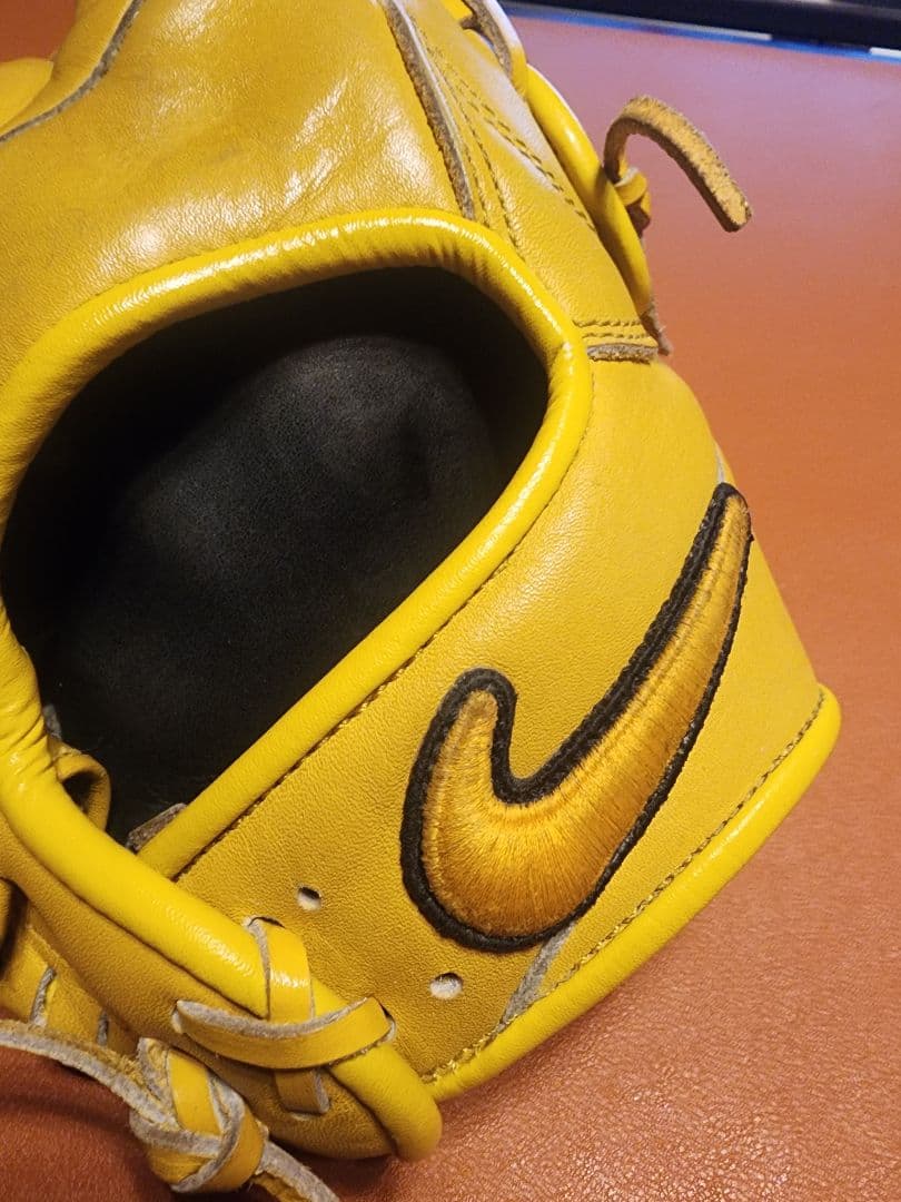 Nike 軟式グローブ 右投げ用 イエロー