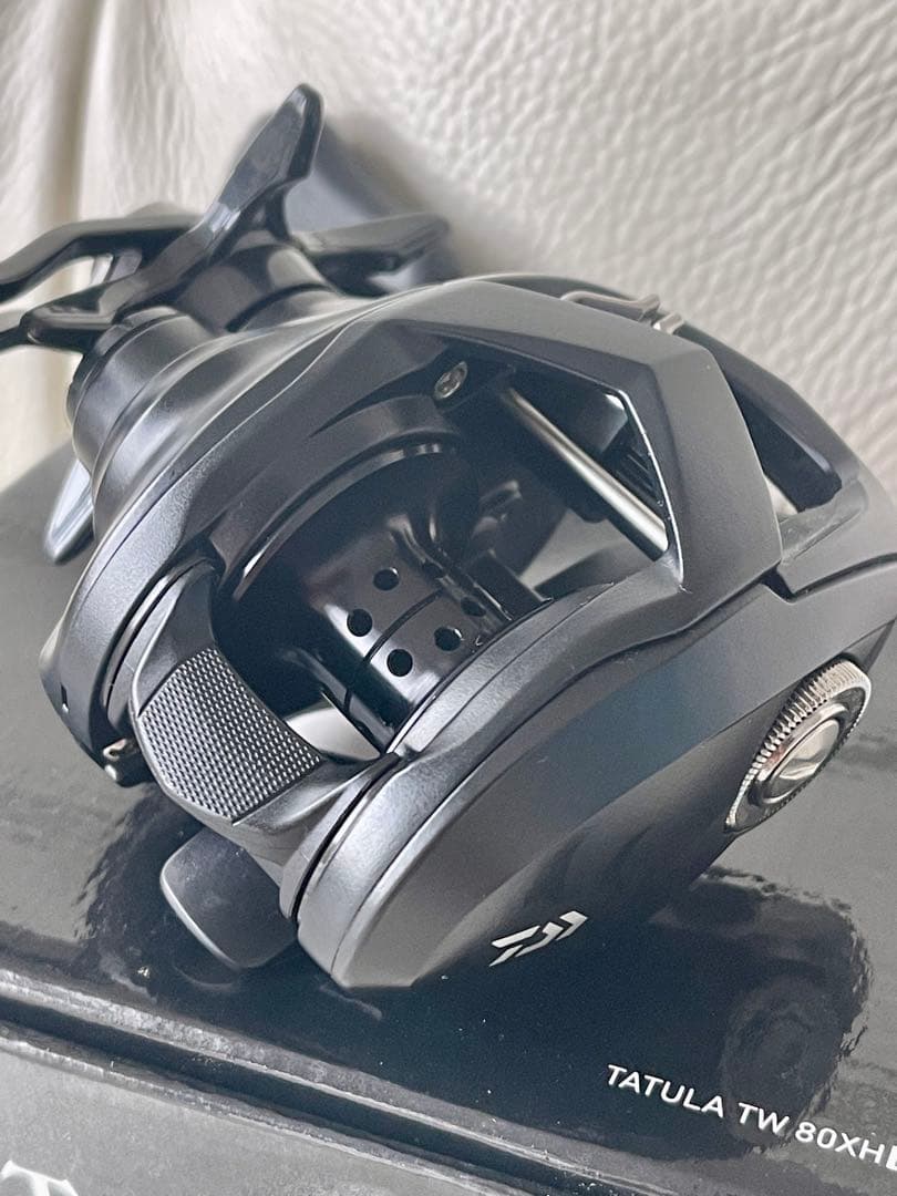 【廃盤/新品】 ダイワ 22タトゥーラTW80XHL 漆黒180g軽量ザイオン