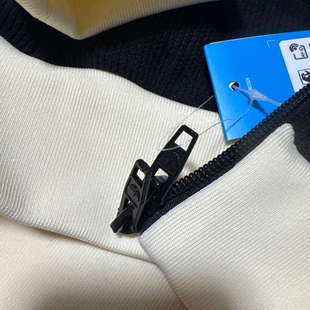 こ*し様 adidas トラックジャケット 黒 アイボリー
