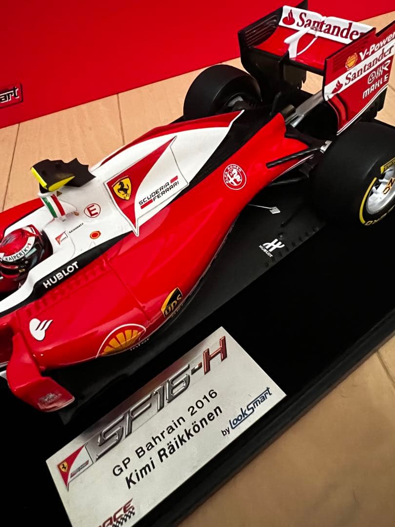 美品 1/18 ルックスマート ライコネン フェラーリ SF16-H 2016