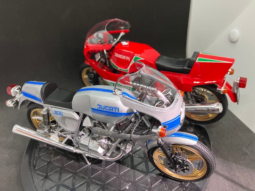 プラモデル完成品DUCATI 900SS &マイクヘイルウッドレプリカ2台セット