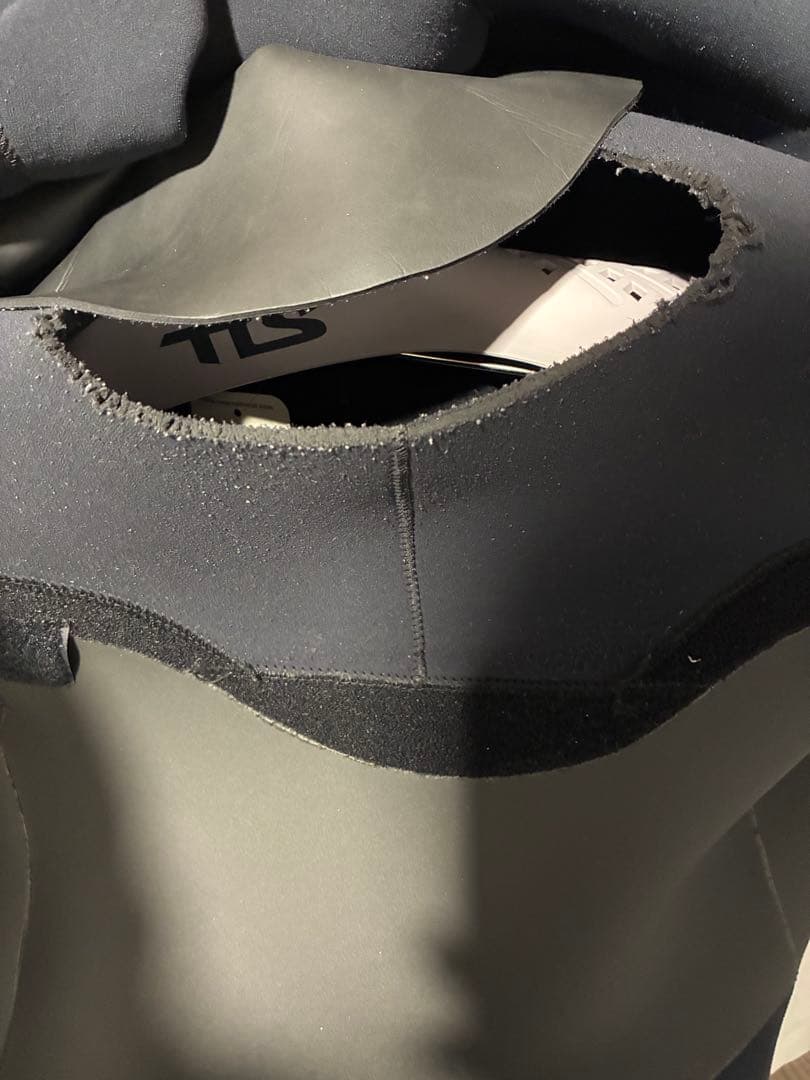 ZERO WETSUITS／ゼロ ウェットスーツ セミドライ3mm　ML