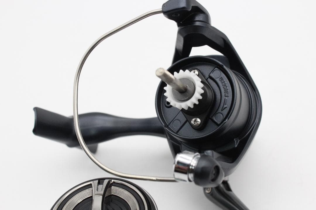 新品♪22 ミラベル 2500 スピニングリール