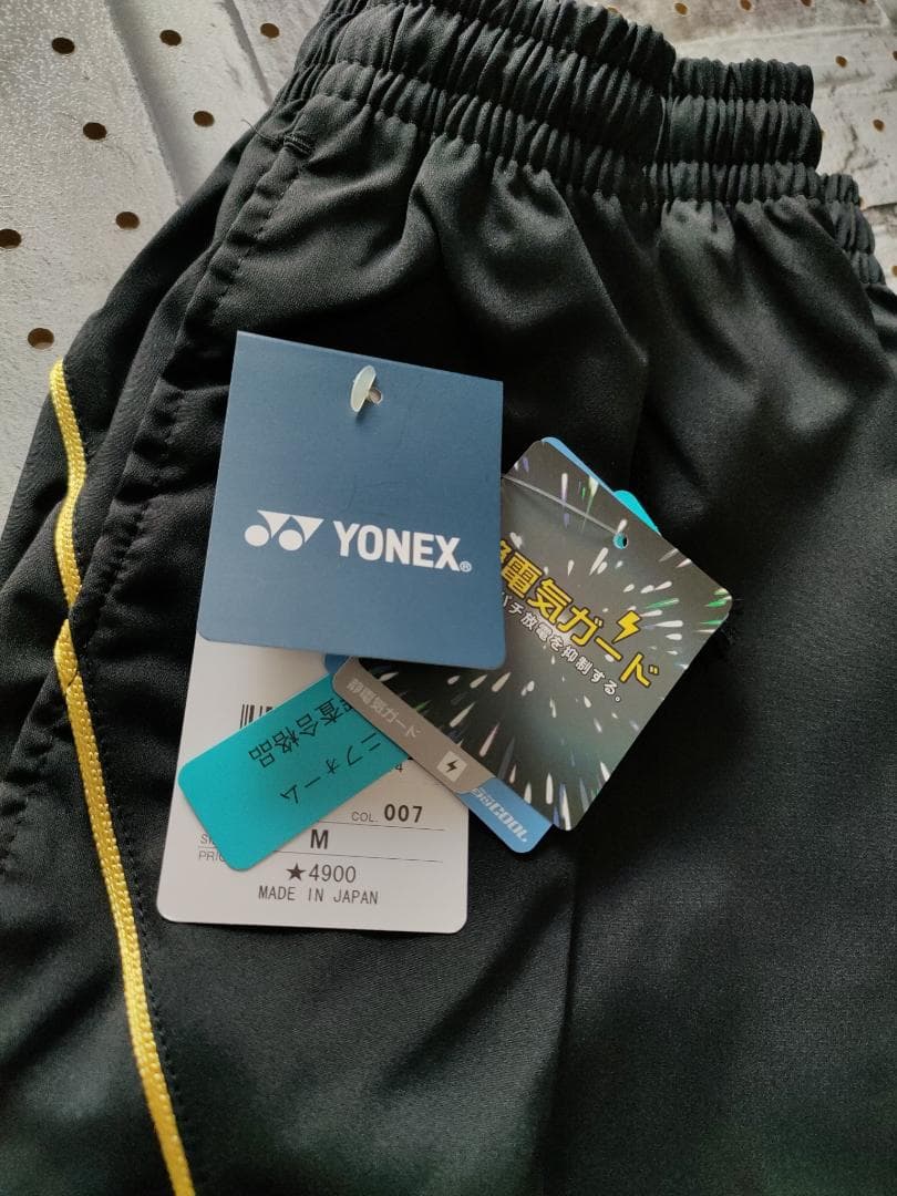 yonex ハーフパンツ 黒 M 白と金のLINE入り　匿名配送