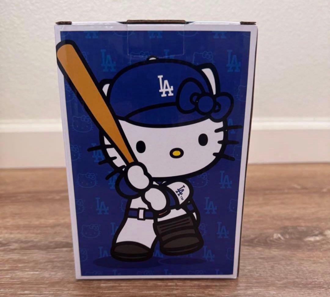 ハローキティ　ボブルヘッド　ドジャース　ロサンゼルス　来場者限定　新品
