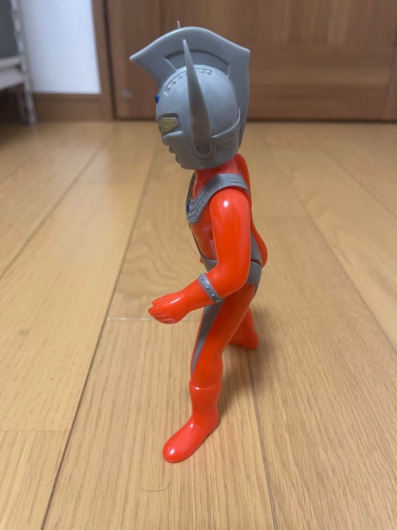 B-CLUB 復刻版怪獣シリーズ　ソフビ　ウルトラマンタロウ