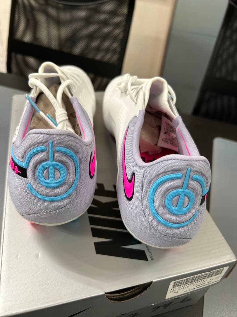 Nike Tiempo サッカーシューズ ホワイト/グレー/ピンク