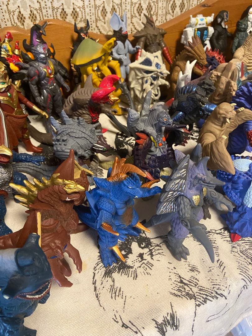 ウルトラマンシリーズ 怪獣フィギュア 美品 90体以上 まとめ売り