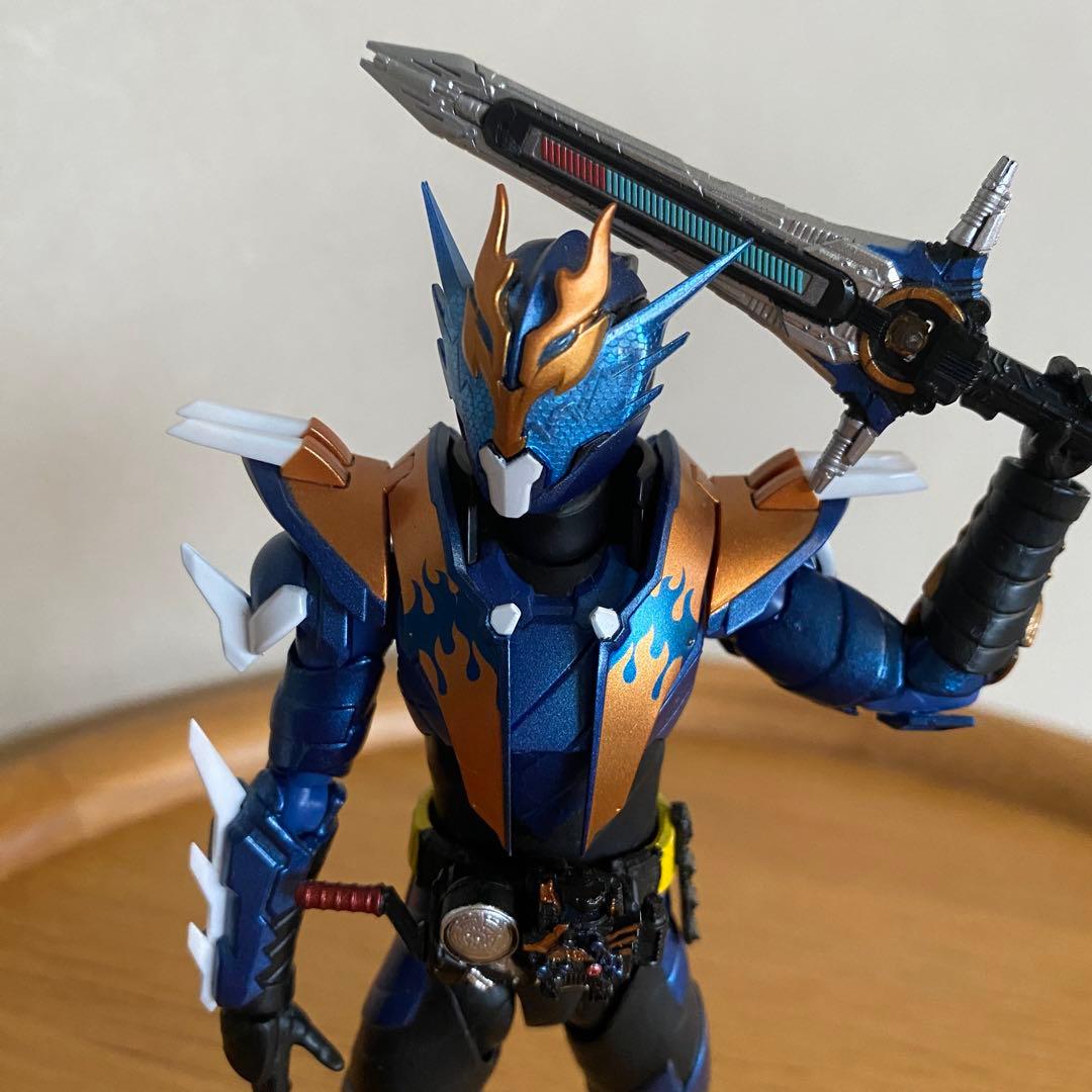 Shfiguarts フィギュアーツ 仮面ライダークローズ　メタルビルド　000