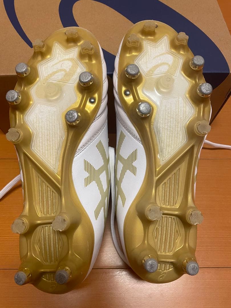 ASICS サッカースパイクホワイト/ゴールド25.5cm