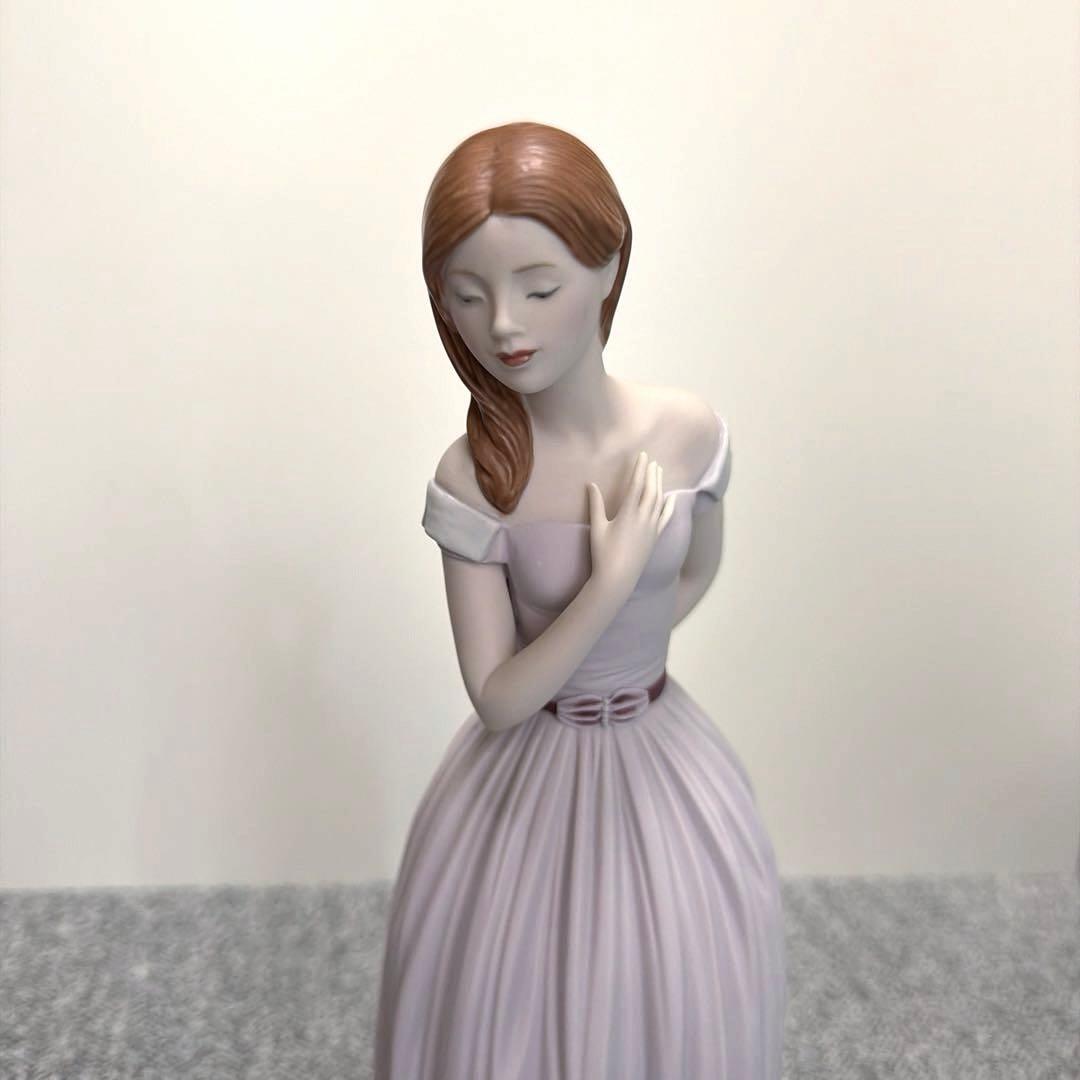 リヤドロ　箱付き　ドレス　フィギュリン