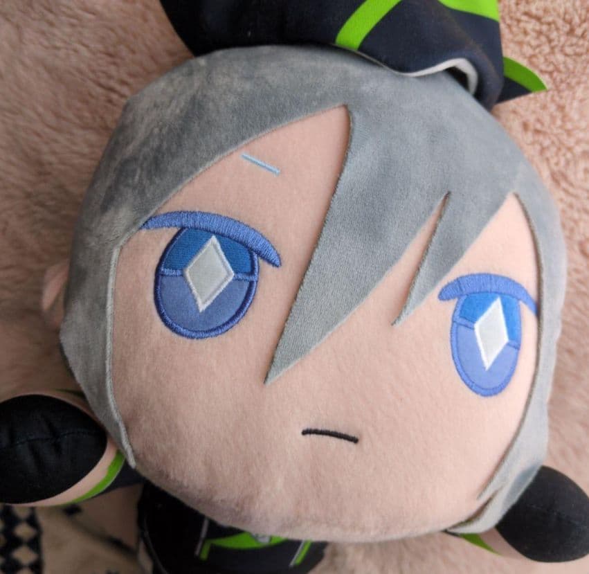 ツイステ シルバー メガジャンボ寝そべり ぬいぐるみ