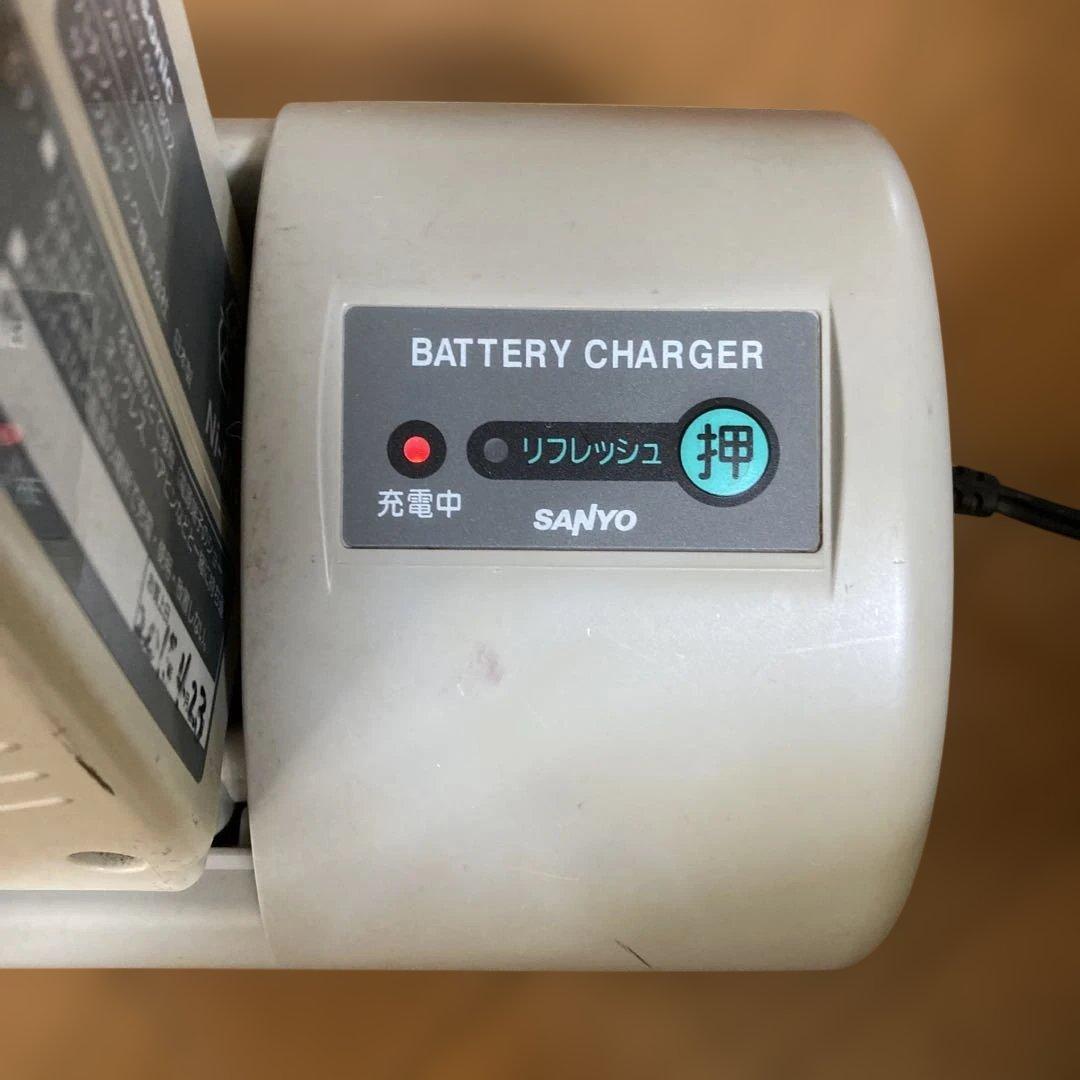 サンヨー充電器　CY-PAA4 バッテリー付属します