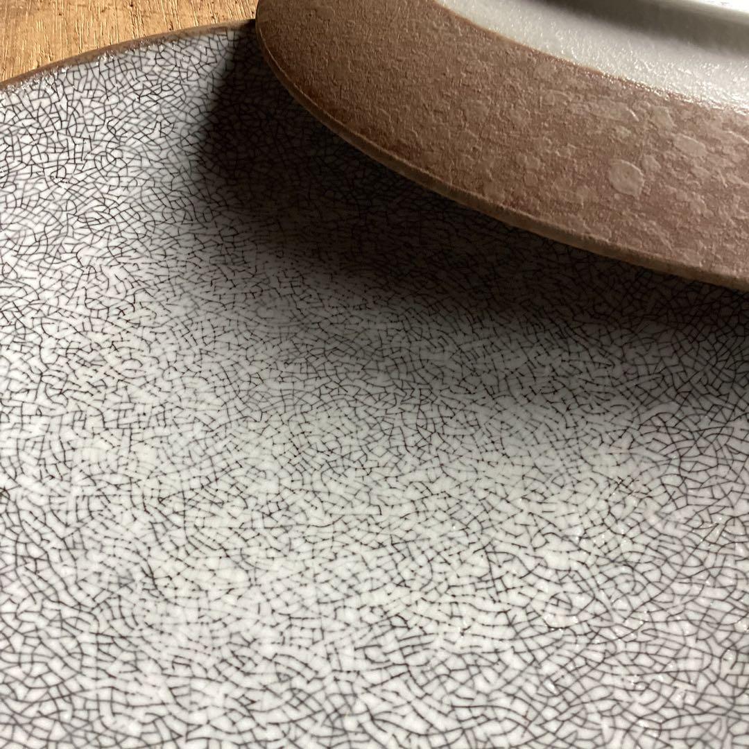 ねこたろうです。新品美濃焼　光沢かいらぎ茶渕8寸和皿　4枚セット