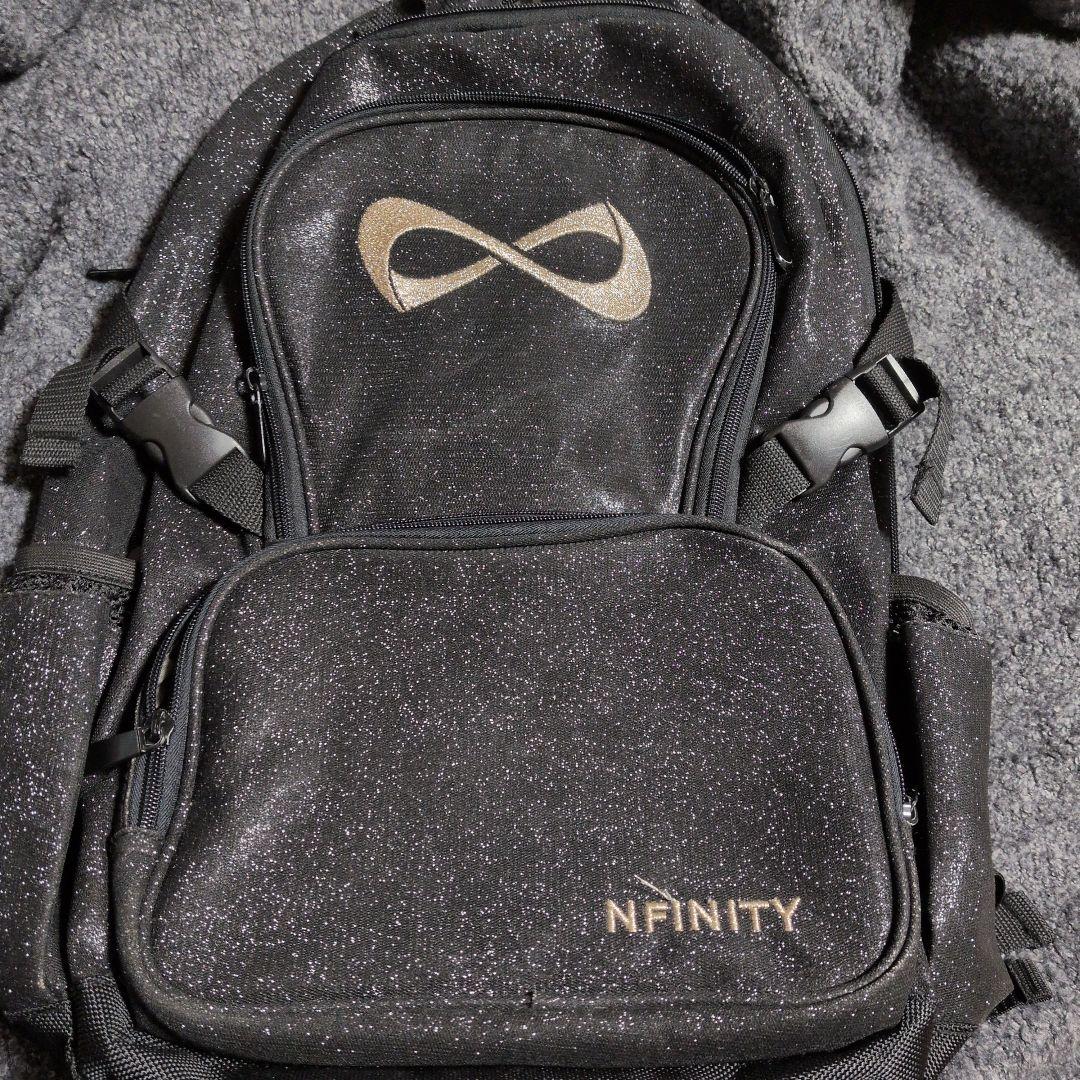 NFINITY バックパック スパークル　チアリュック　ブラック×ゴールド