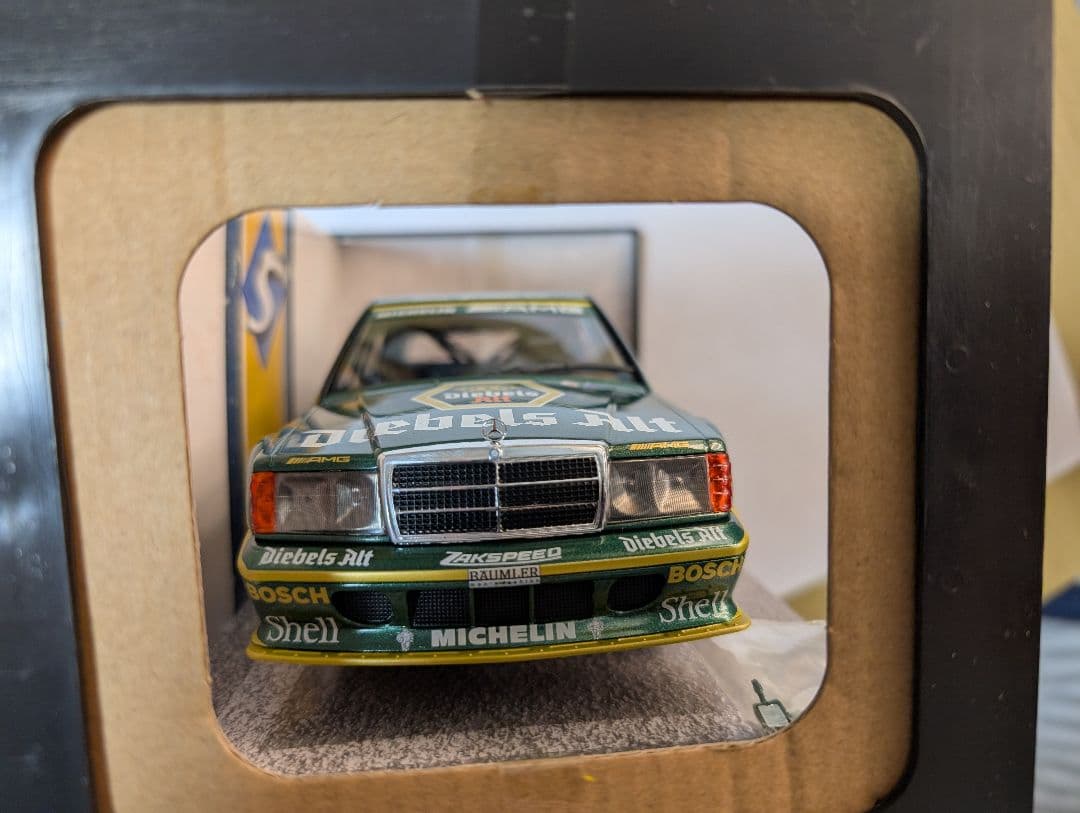 ベンツ190E.1/18ミニカー